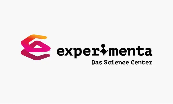 Logo von experimenta, einem Science Center, mit stilisiertem, mehrfarbigem S-Symbol.